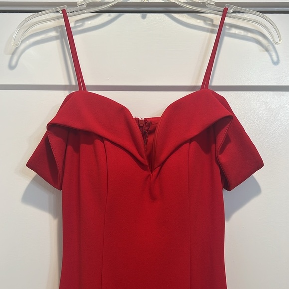 Eureka USA Elegant Red Off-Shoulder Gown size XS. - Picture 7 of 13